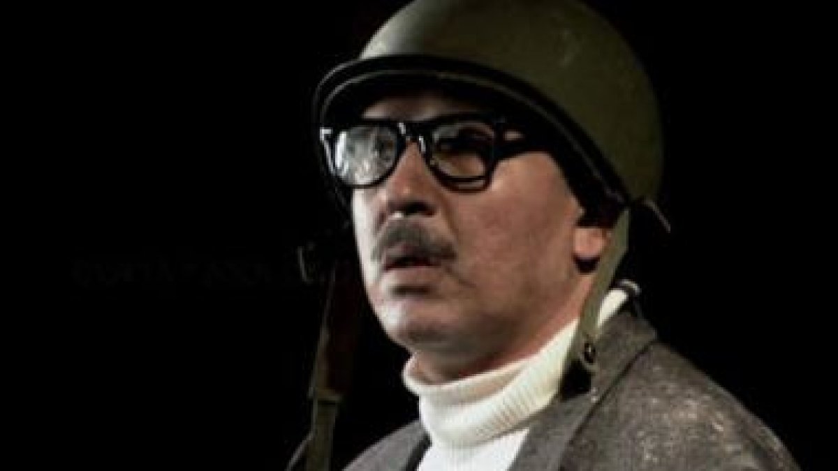 Tropas leales al general Pinochet bombardean el palacio de la Moneda, en el ataque que le costó la v