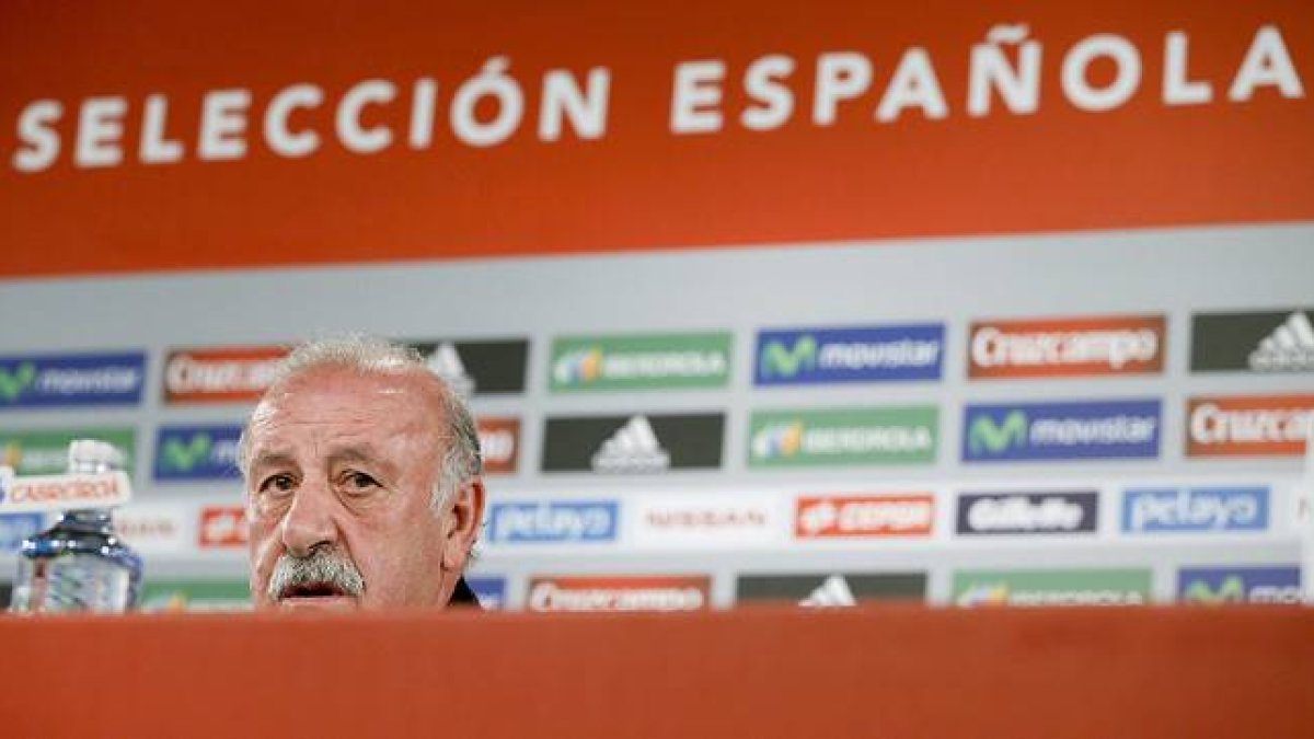 Vicente del Bosque, durante la rueda de prensa que ha ofrecido en Curitiba tras la derrota ante Holanda.