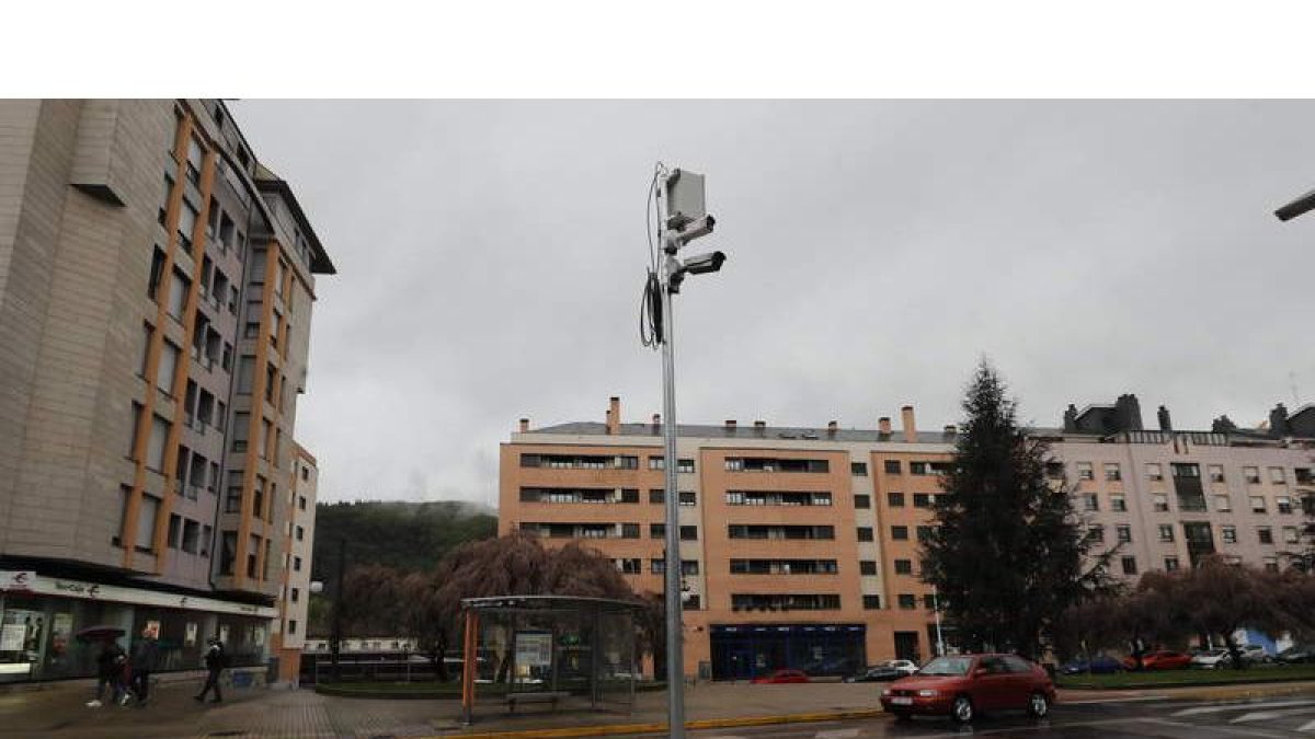 Imagen de una de las cámaras de la Zona de Bajas Emisiones de Ponferrada. ANA F. BARREDO