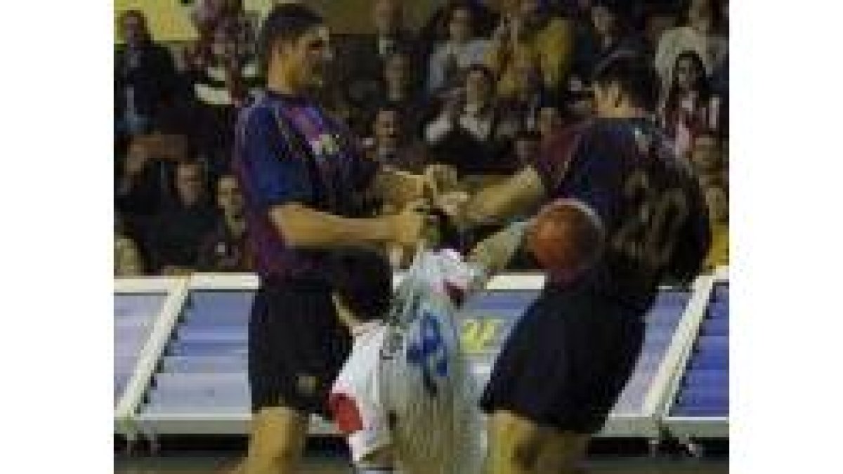 El Barça sabe que otro tropiezo puede hacer peligrar su notoria situación