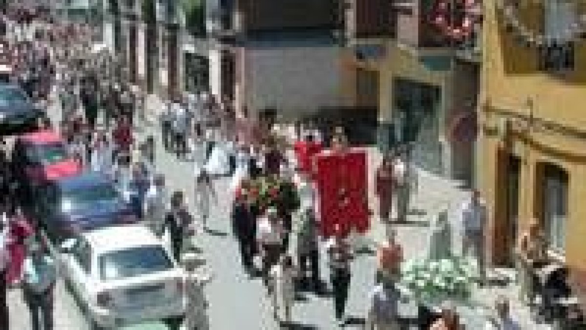 La procesión recorrió las calles más céntricas de la villa e hizo tres paradas
