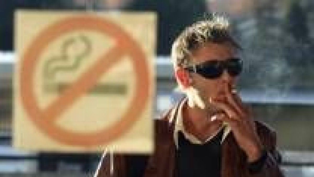 Sanidad considera que se está cumpliendo bien la ley en los transportes y en los puestos de trabajo