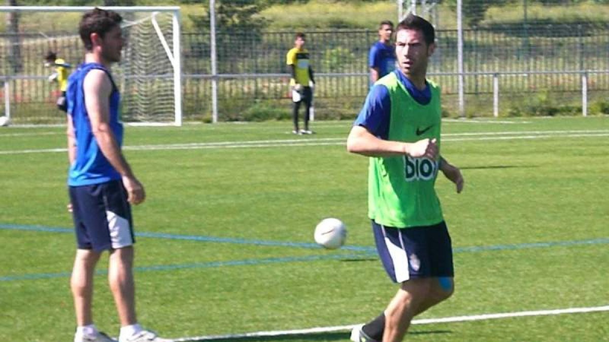 Didac, ayer en Bembibre, apunta a la titularidad en lugar del lesionado Mateo.