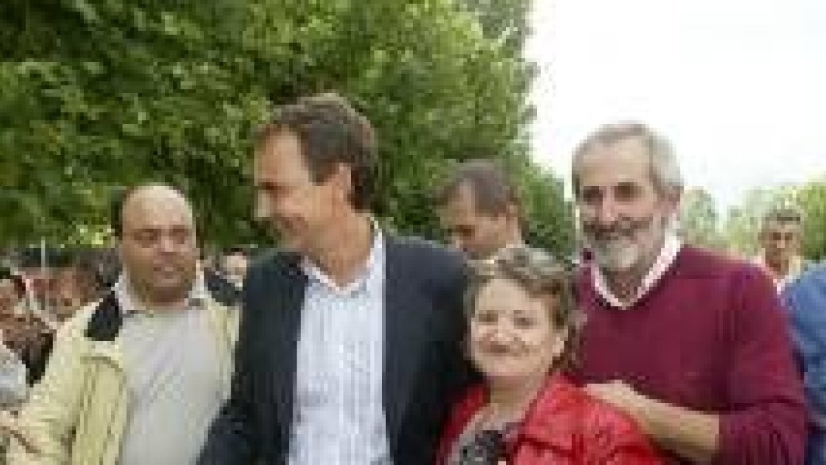 Zapatero, en una de las fiestas campesinas de Ugal