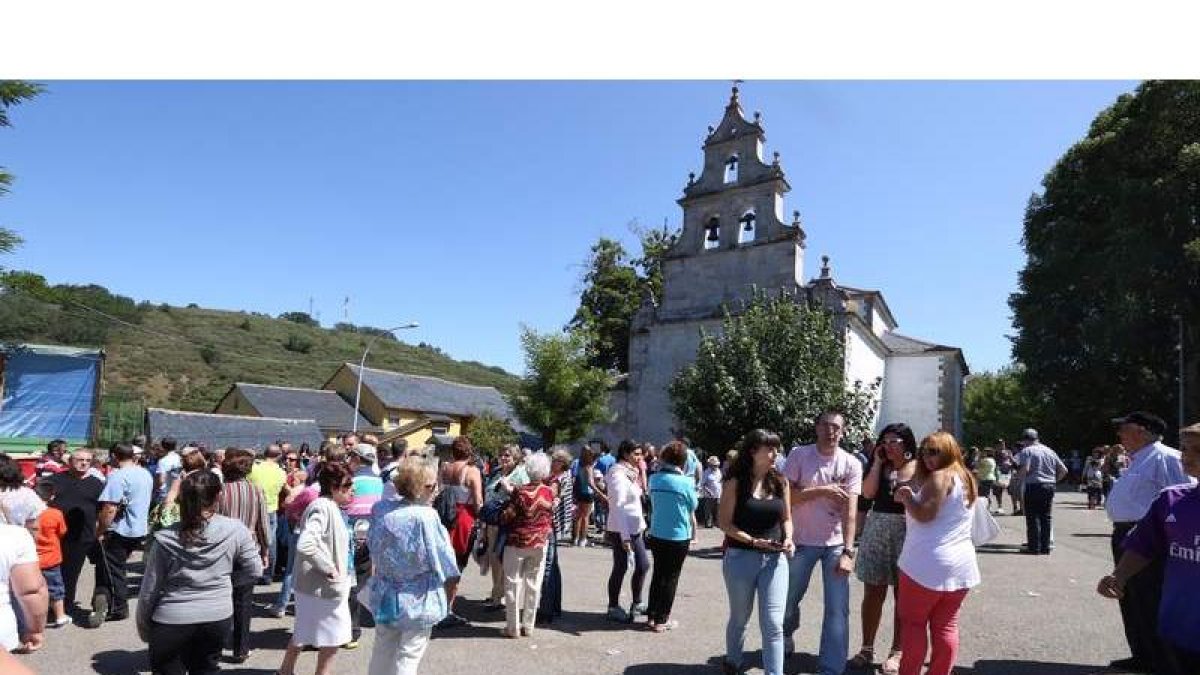 La rogativa a la Virgen y el mercadillo marcan la jornada.