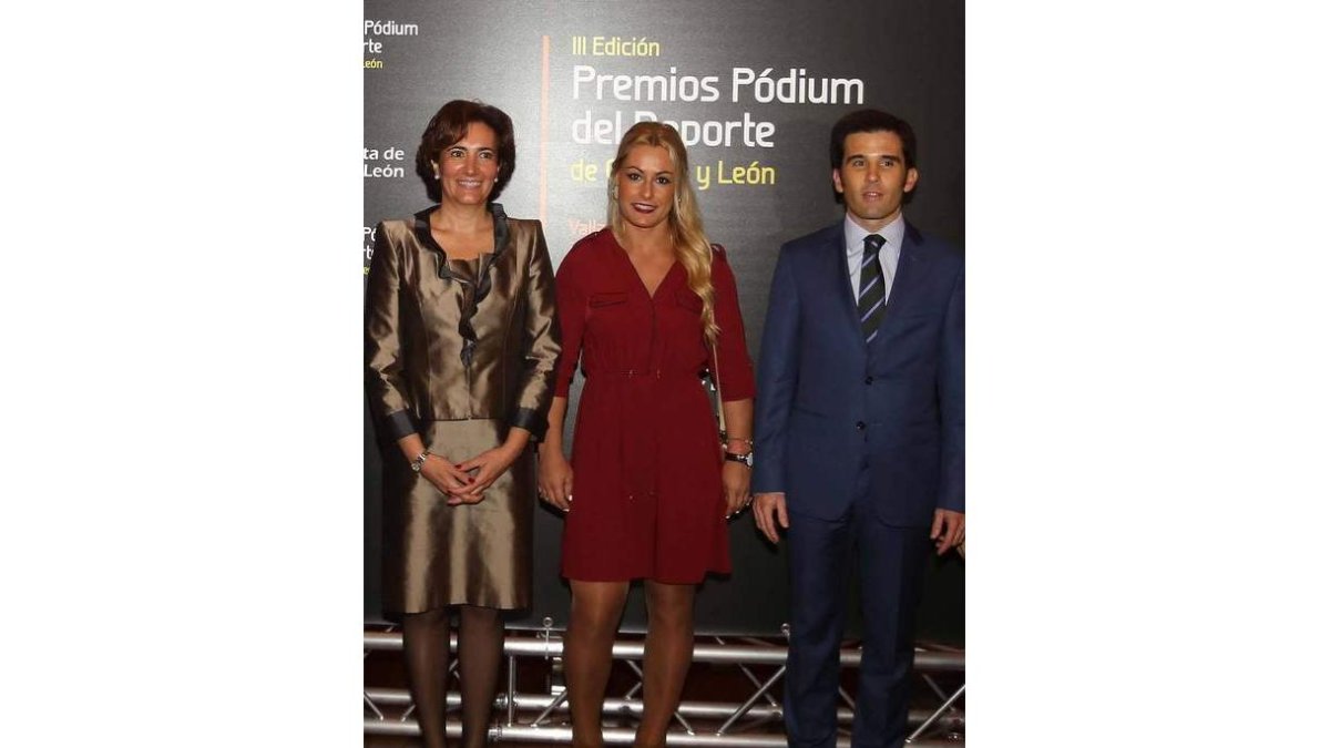 Lidia junto a la consejera Josefa García Cirac y el director de Deportes, Alfonso Lahuerta