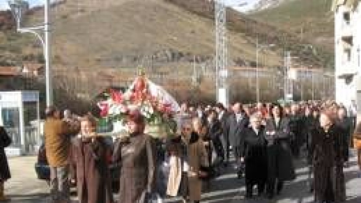 Un momento de la procesión que se celebró ayer en Santa Lucía