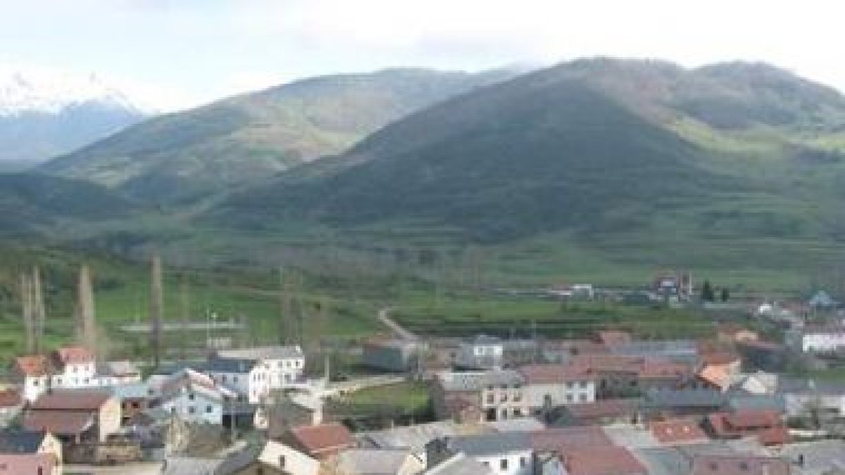Uno de los pueblos que atravesará esta ruta de bici de montaña sera Acebedo.