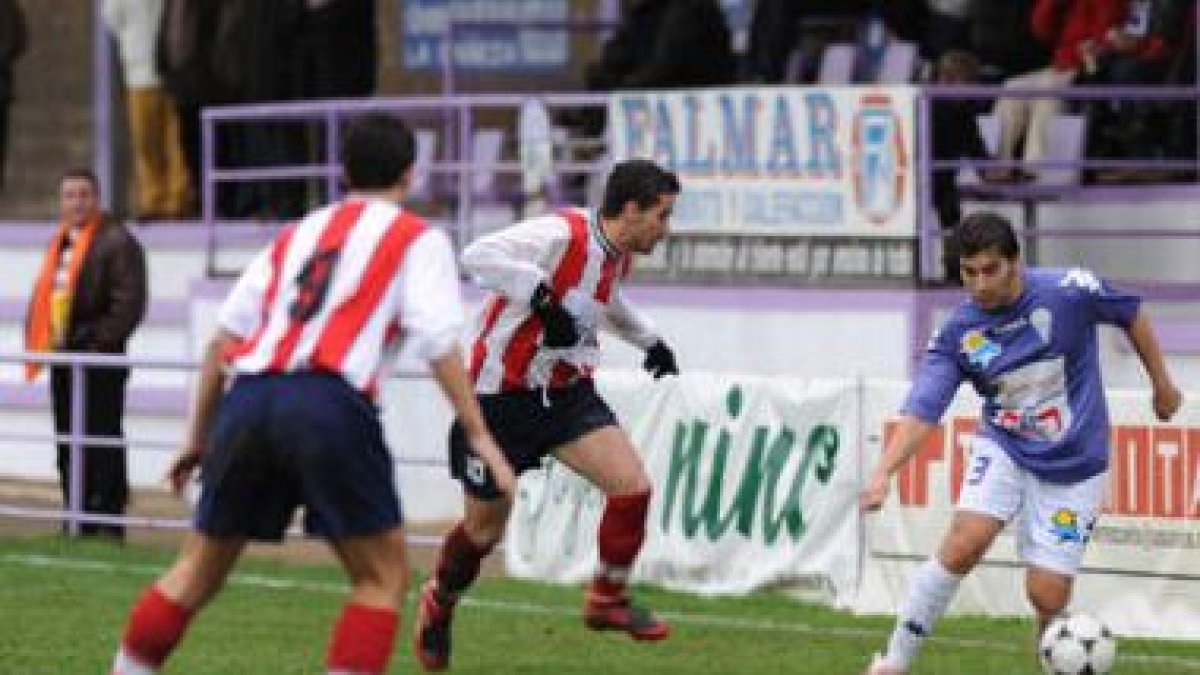 La Bañeza recibe en su estadio a un difícil Laguna.