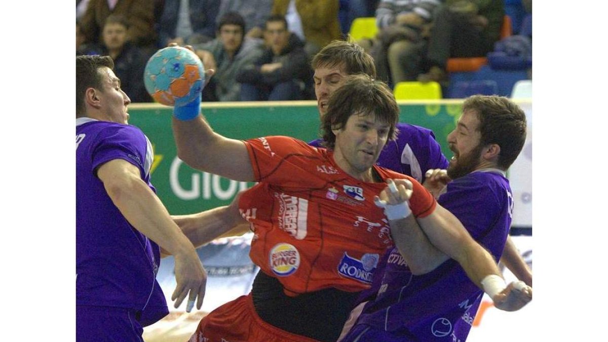 El argentino Gonzalo Carou abandonará la disciplina ademarista cuando acabe la temporada.