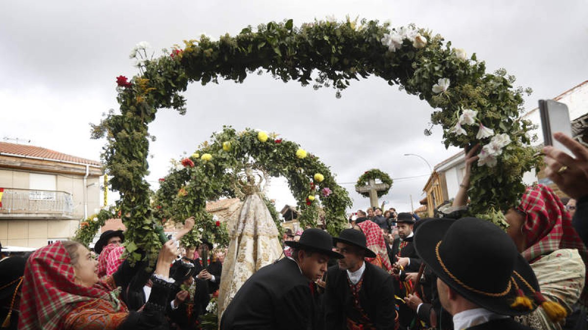 La romería de la Virgen de los Remedios se celebra cada segundo domingo de octubre en la localidad de Luyego de Somoza.