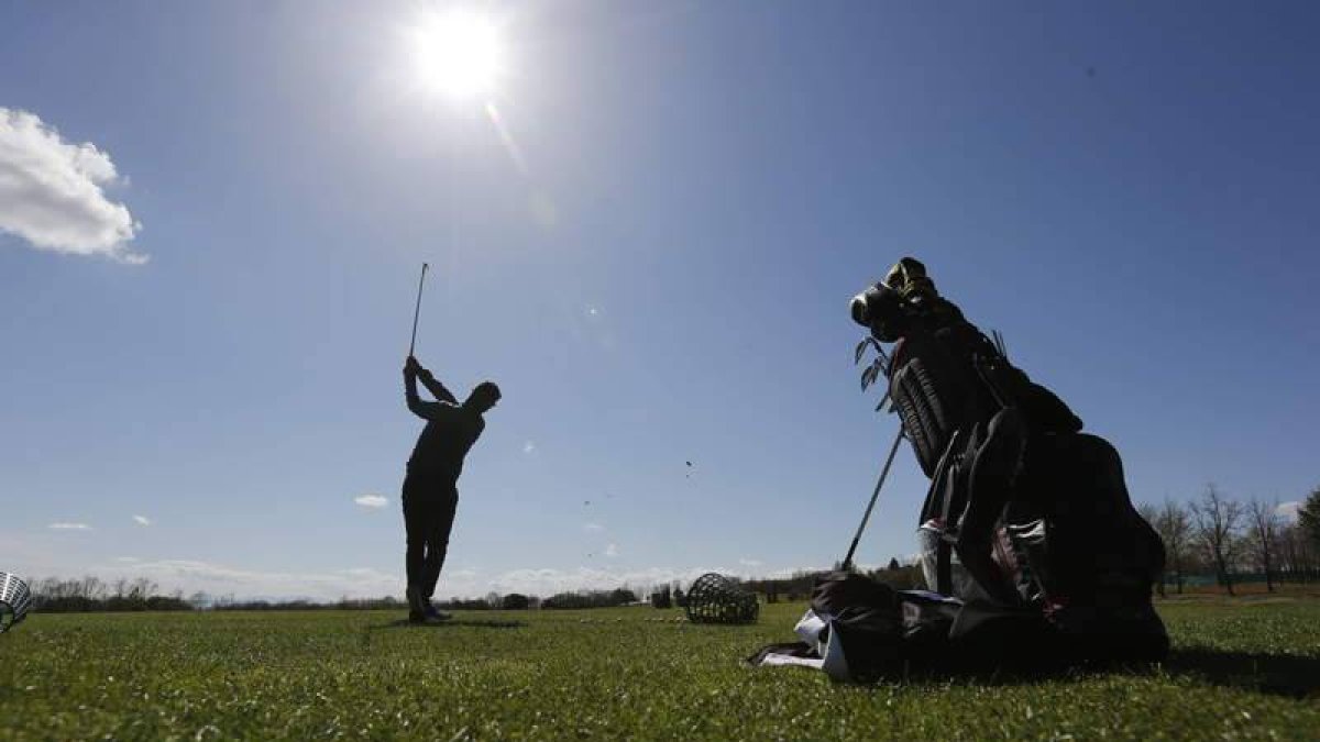 El León Club de Golf se ha convertido en una referencia para los practicantes de este deporte con unas instalaciones impresionantes.