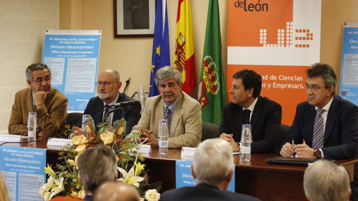 Valverde, Fernández, Marín, Carriedo y Majo en la presentación de las jornadas. MARCIANO PÉREZ