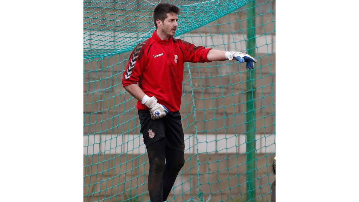 El portero culturalista Jorge Palatsí durante un entrenamiento en el Área Deportiva. JESÚS