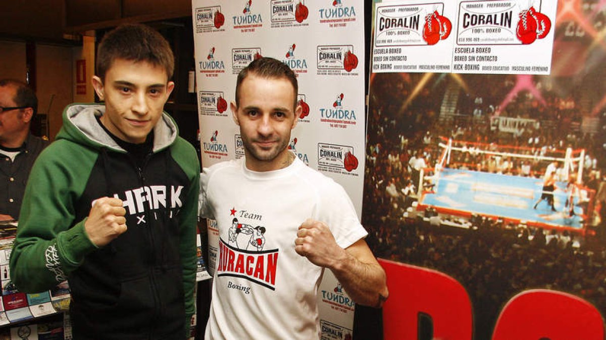 Diego González y Saúl Tejada, en la Cava de Santa Clara, durante la presentación de la velada. F. OTERO