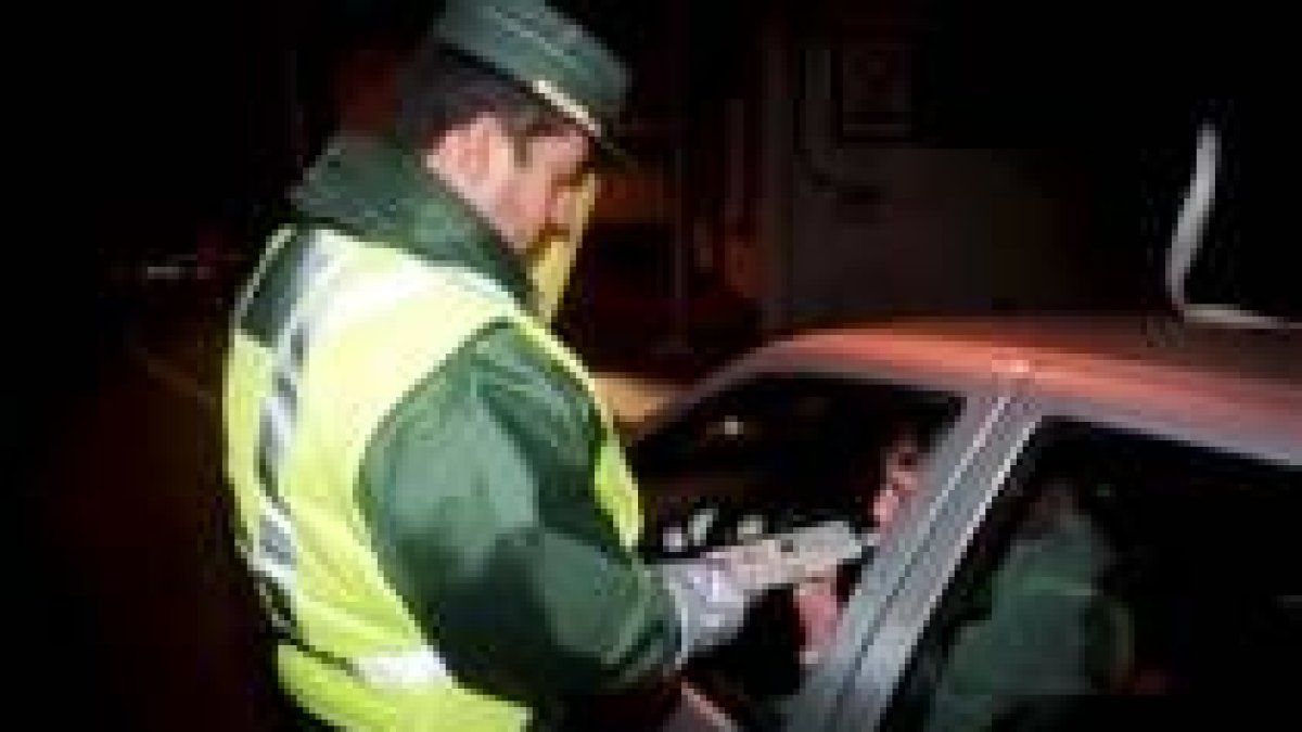 El Gobierno castigará duramente a los conductores que den positivo en las pruebas de alcoholemia