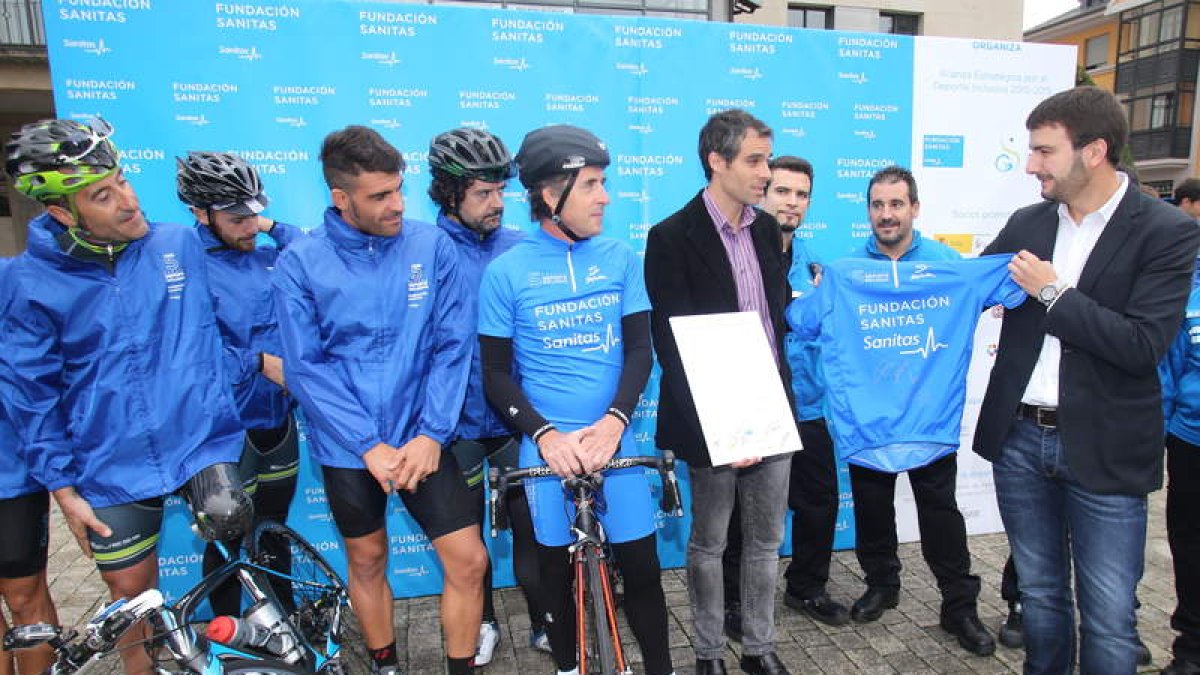 La iniciativa partió ayer de la plaza del Ayuntamiento de Ponferrada.