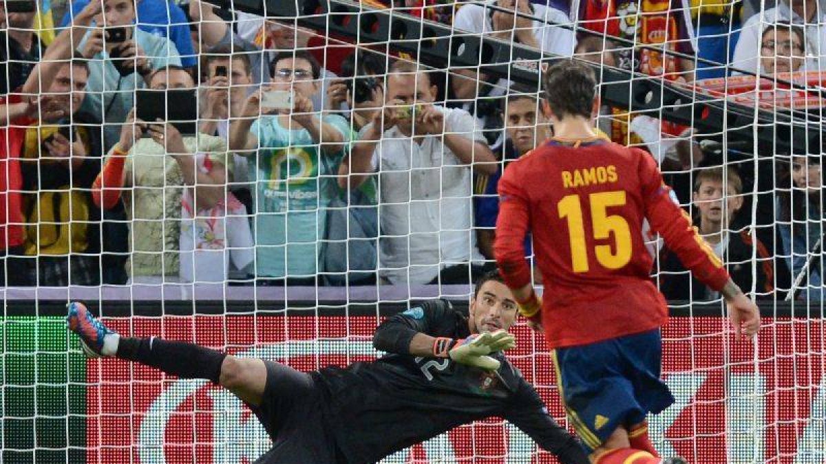 Ramos, al lanzar su penalti.