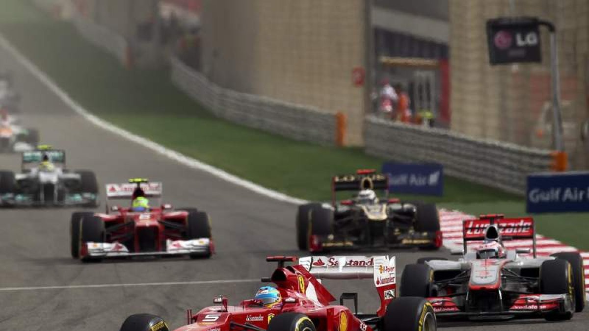 Alonso, seguido por Di Resta, tuvo un inicio espectacular aunque al final sólo pudo ser séptimo.
