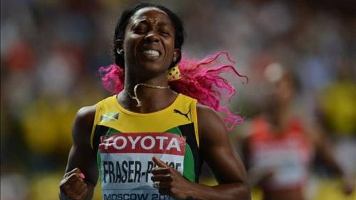 Shelly-Ann Fraser-Pryce celebra en Moscú el título de los 100 metros.