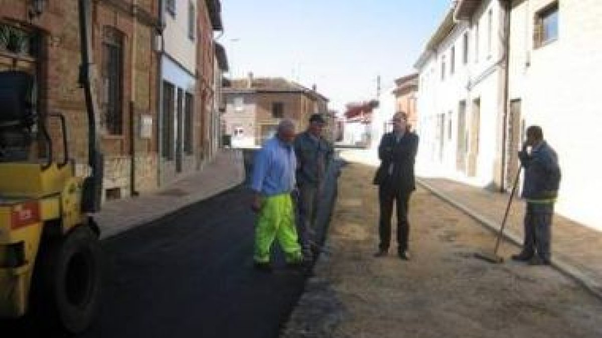 El alcalde realizó una visita a las obras, que estarán terminadas en breve.