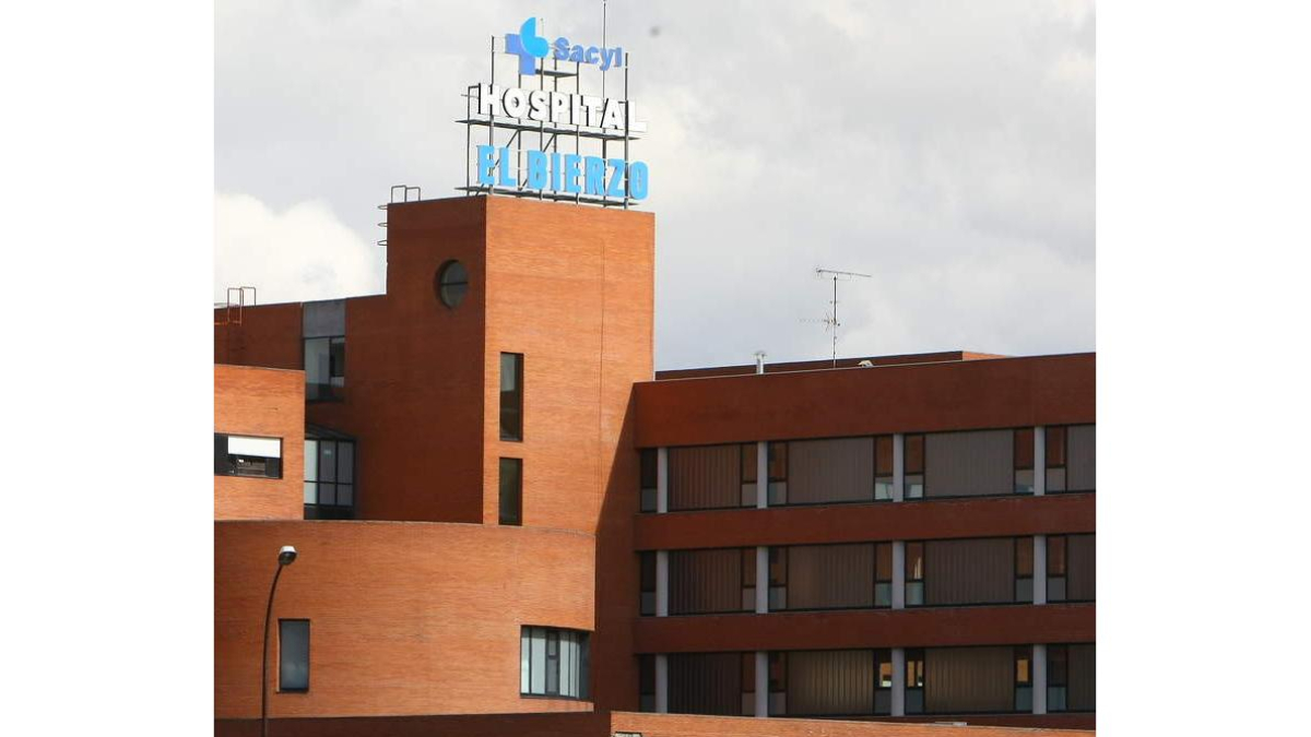 El hospital, en la imagen, todavía ampliará su plantilla con otros cinco profesionales más.