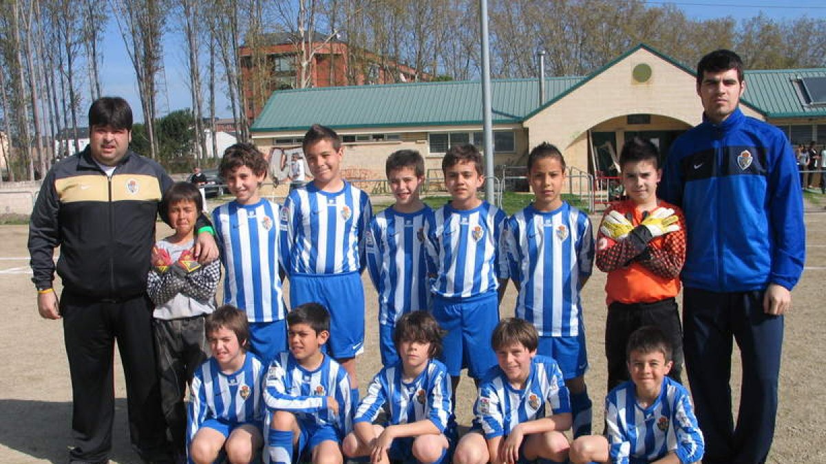 Formación del equipo de la Ponferradina B alevín.