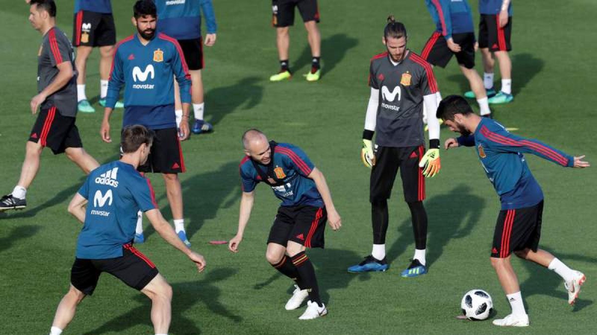 La selección española afronta esta noche el primer test antes de acudir a Rusia. ZIPI