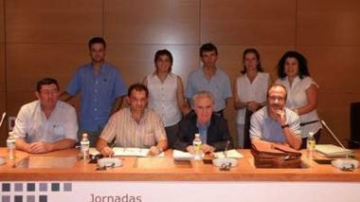 Asistentes a la Junta de Gobierno del Colegio de Aparejadores.