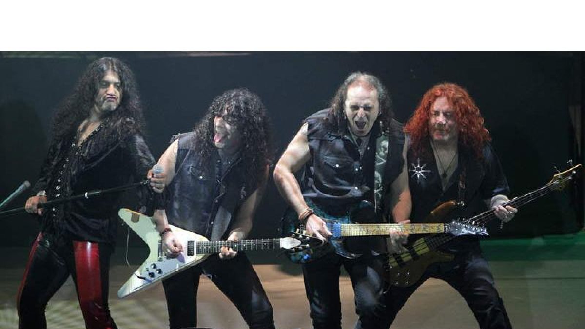 Hace apenas dos semanas que los integrantes de esta banda de rock español sacaban a la venta ‘Love and Oz’, un doble cedé con 25 baladas y dos temas nuevos.