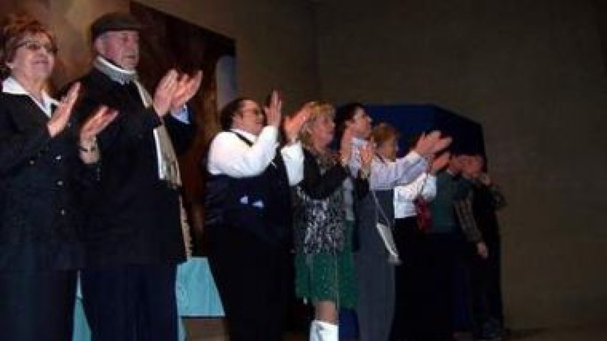 El grupo de jubilados de Pinilla, al término de la representación