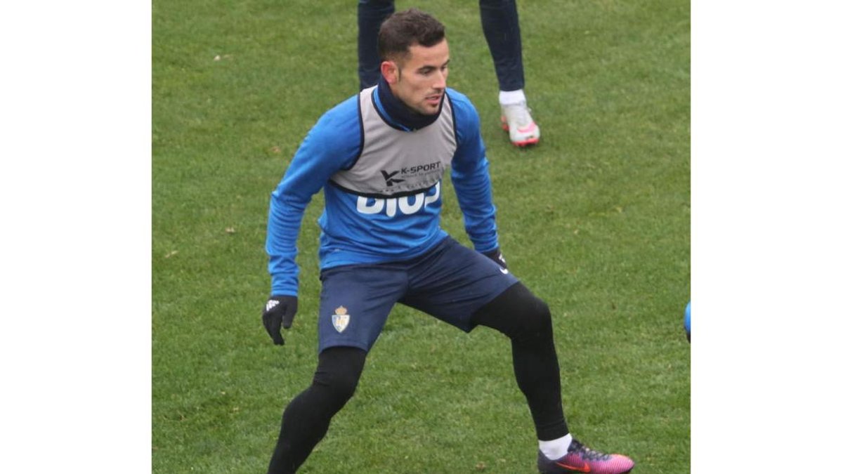 Menudo está recuperado de su lesión y podría entrar en el once de la Deportiva. L. DE LA MATA