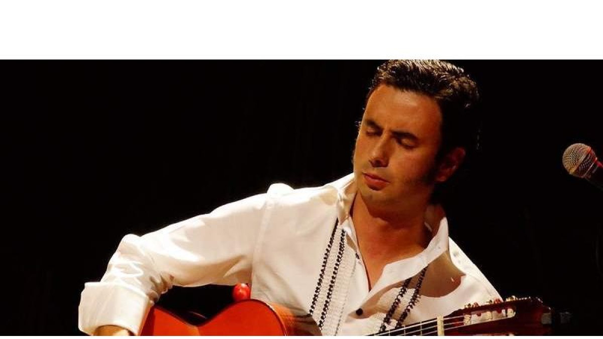 El músico y compositor Pedro Navarro toca hoy en El Albéitar. DL