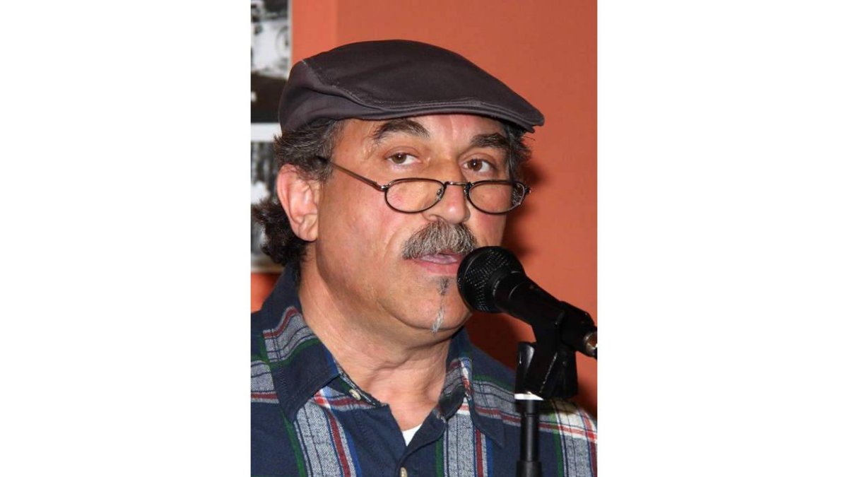 El escritor leonés Toño Morala
