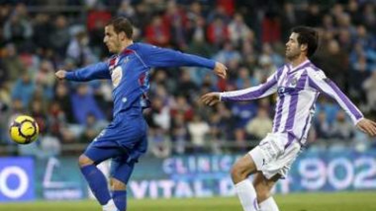 Soldado no tuvo suerte de cara a portería y no marcó gol.