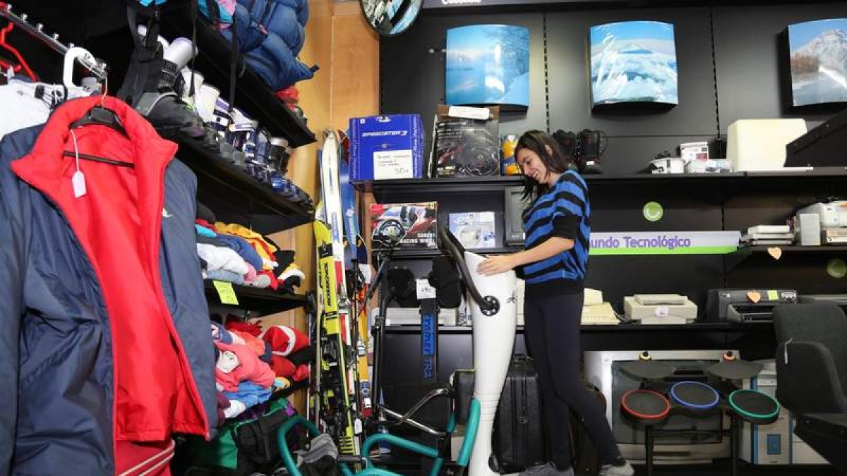 La fórmula de las tiendas que ofrecen productos usados, definida por el mestizaje en la oferta.