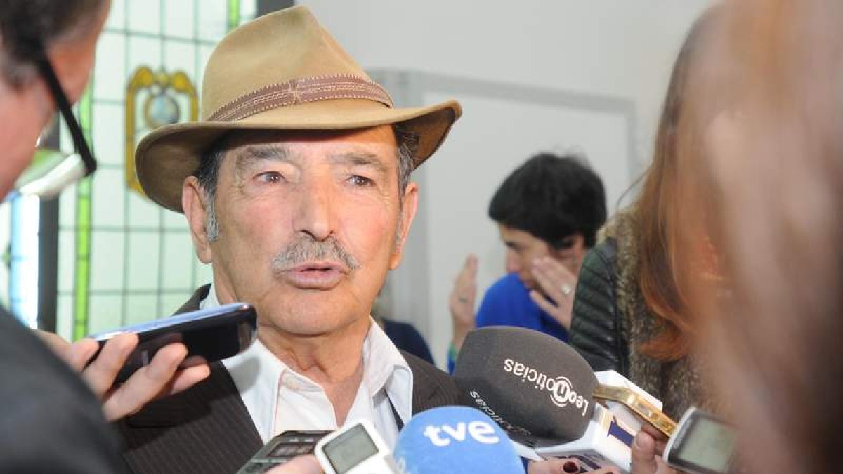 El Tío Gira en una de sus comparecencias con la prensa. J. CASARES