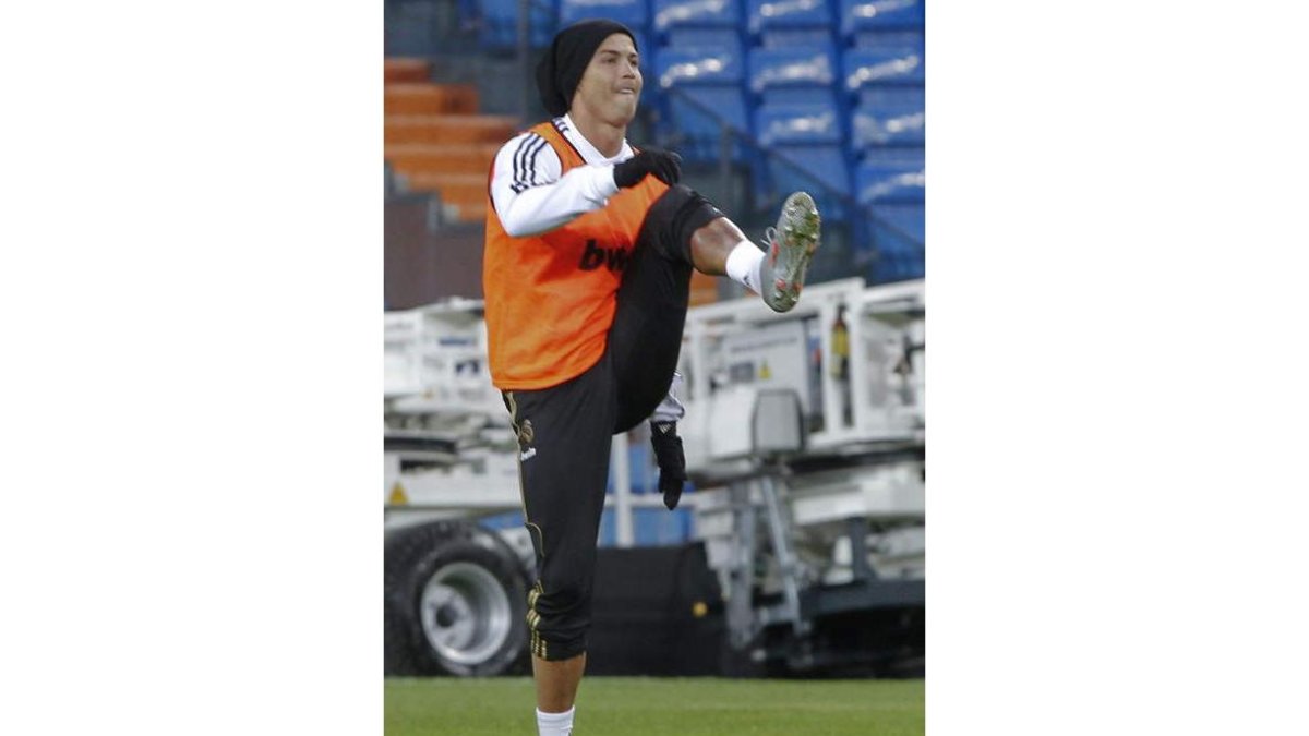 Cristiano se ejercita durante el entrenamiento previo.