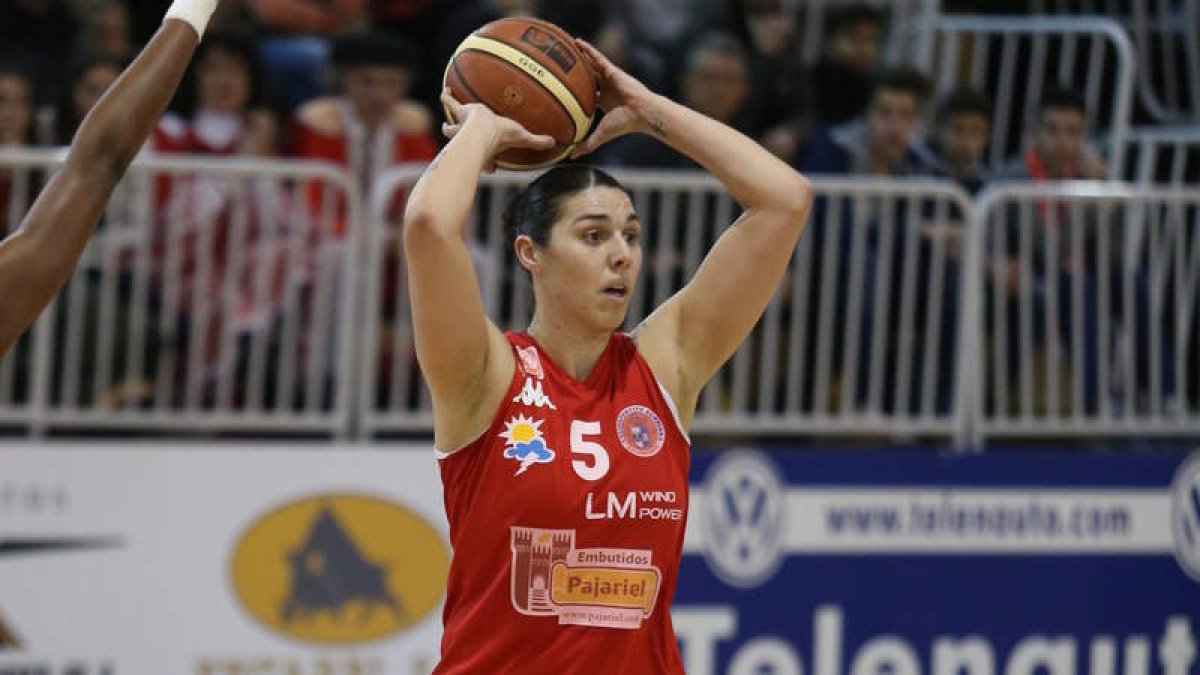 Monty seguirá ligada al Pajariel Bembibre hasta 2017.