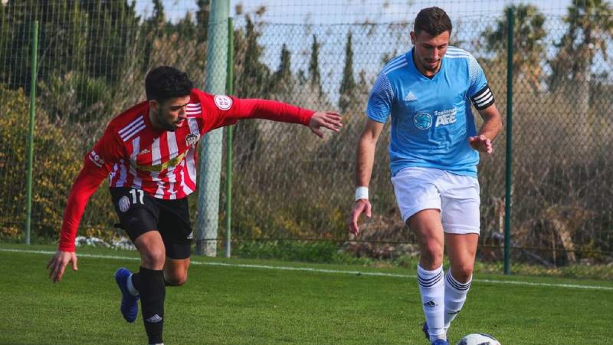 Toni Escobedo, a la derecha, con el equipo de la AFE. AFE