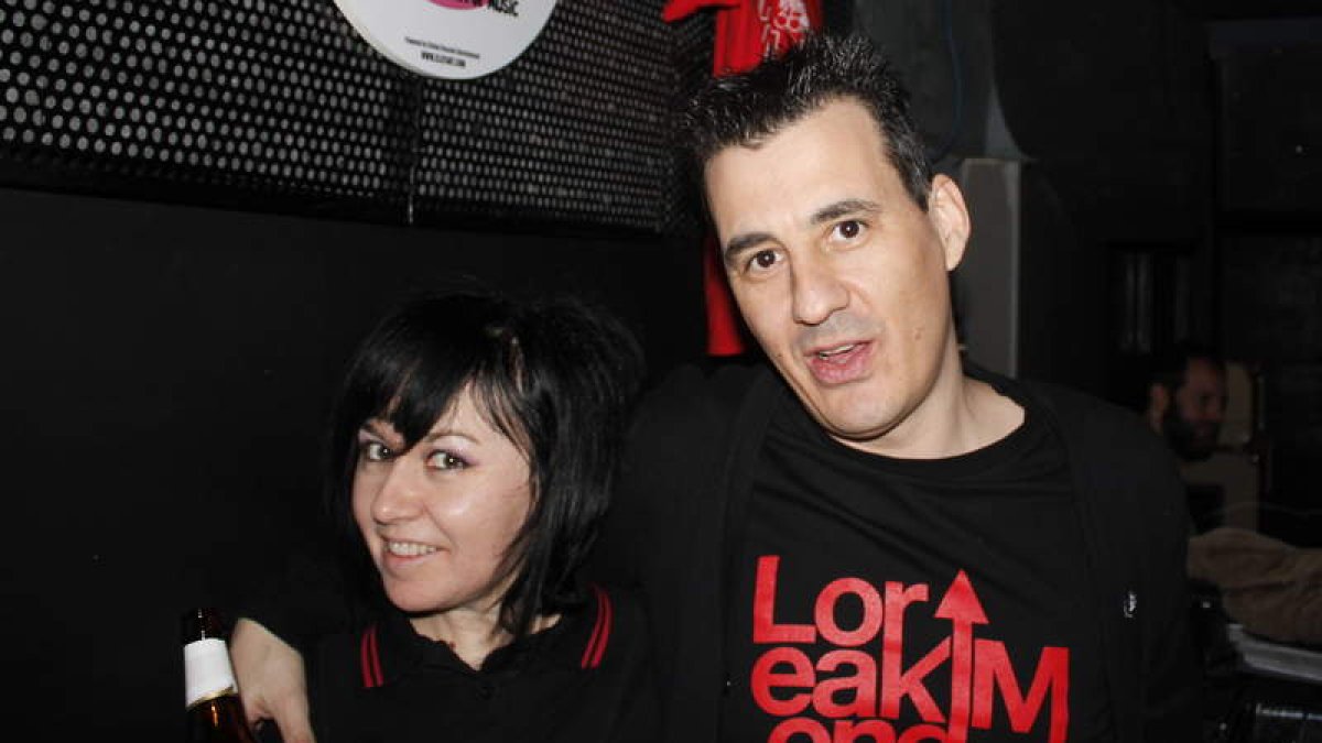 Los leoneses Montse Santalla y Luis Calvo están al frente de la discográfica Elefant Records. DL
