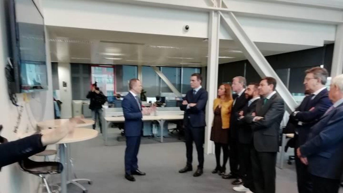 El presidente del Gobierno junto al director del Incibe,Alberto Hernández, el alcalde de León y el presidente de la Diputación