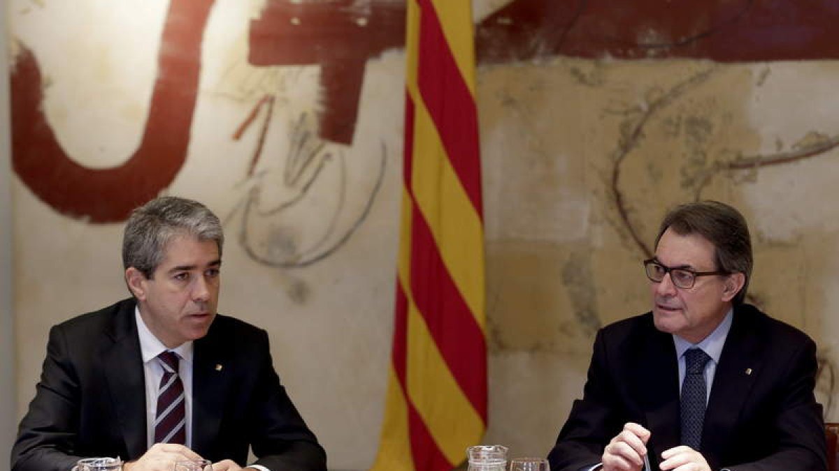 Francesc Homs y Artur Mas durante la reunión semanal del Consejo Ejecutivo.