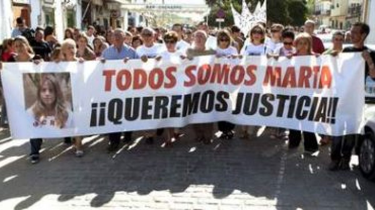El abuelo de Marta junto a varios familiares acudió a la nueva manifestación que tuvo lugar en la lo