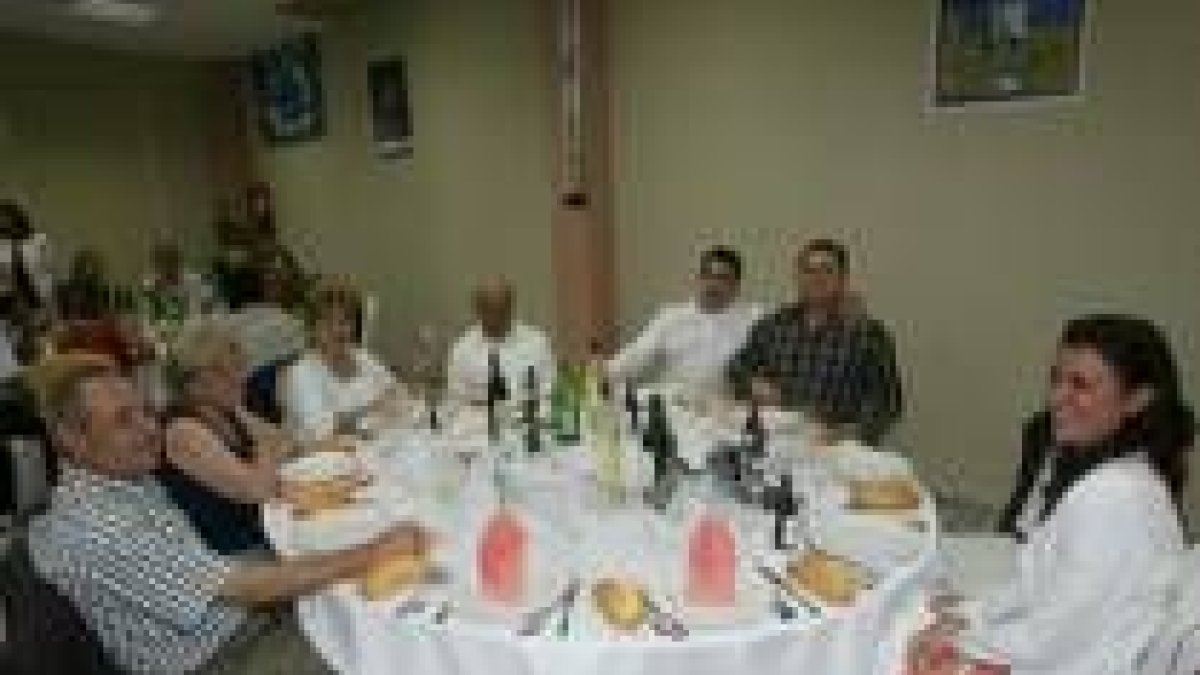 El buen humor presidió la cena del cincuentenario de la peña madridista
