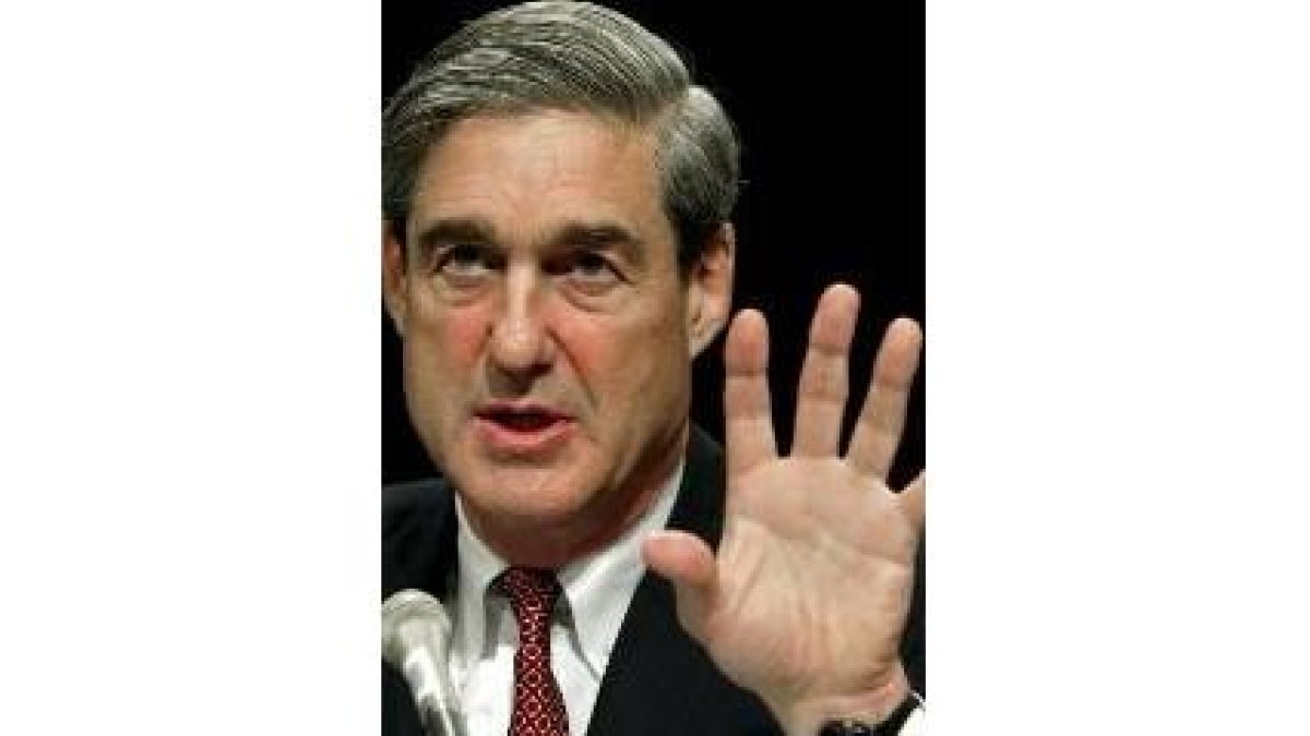 Robert Muller jura decir la verdad, ayer, en el Congreso de EE. UU.