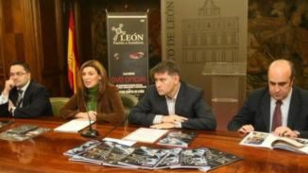 Susana Travesí presentó ayer la revista de Semana Santa en el Ayuntamiento