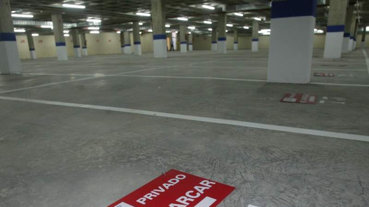Martínez Núñez apunta que sólo se han vendido 70 de las 255 plazas totales.