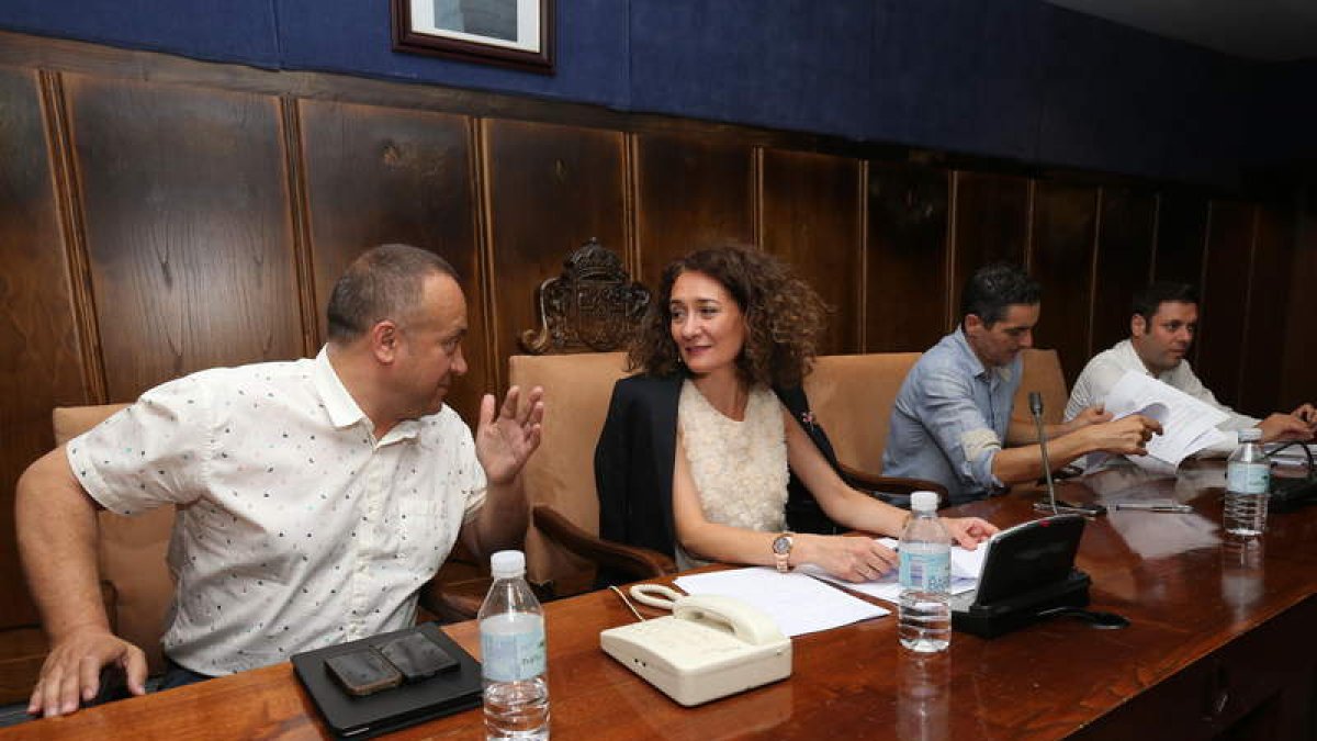 Gerardo Álvarez Courel, Gloria Fernández Merayo, Roberto Mendo e Iván Alonso, ayer.