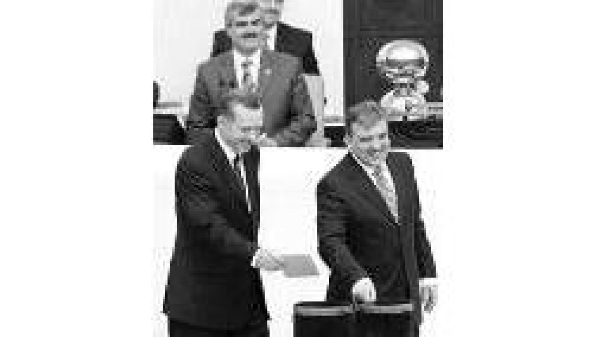 Güll seguido de Erdogan depositan su voto en el Parlamento
